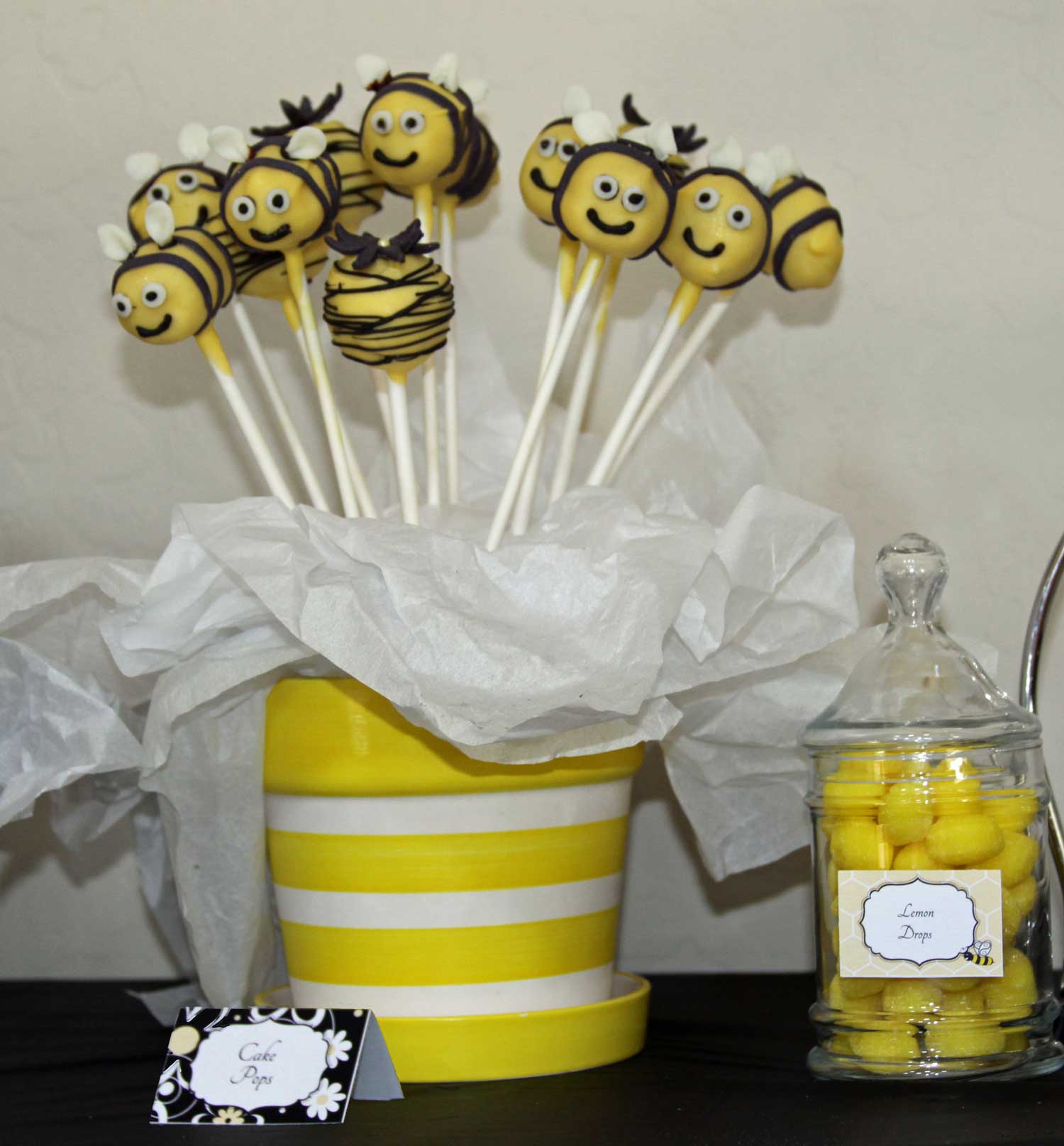 Cake pops shaped lke Bumble Bees